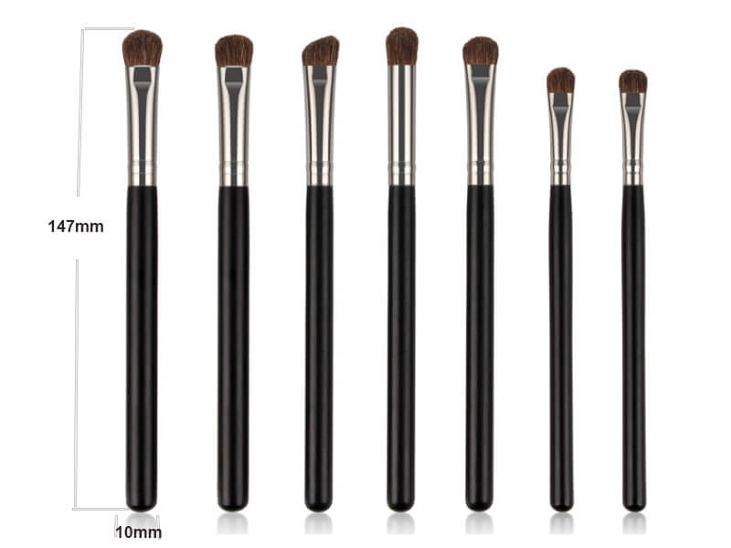 eyeshadow blending brush