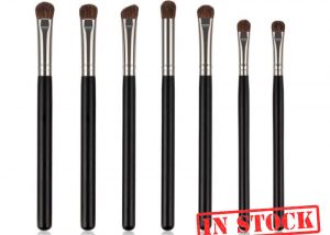 eyeshadow blending brush