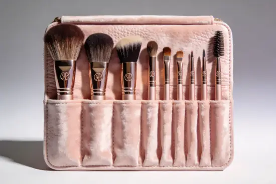 how-to-create-your-own-makeup-brush-set Learn how to create your own makeup brush set: Showcase a selection of 9 brushes housed in a pink velvet bag.